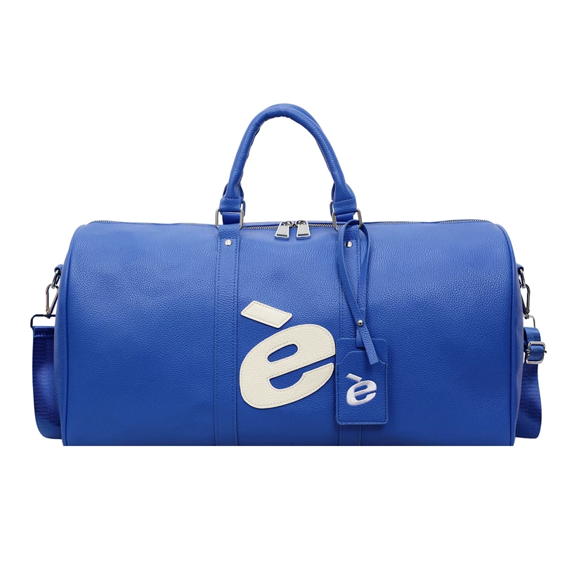 è Weekender travel bag in cobalt blue grained leather with cream è appliqué